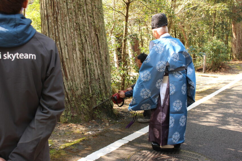 地域の関係者による神事1