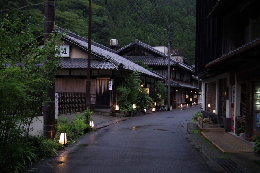 最優秀賞「村の温泉宿」　梅本 俊一 様